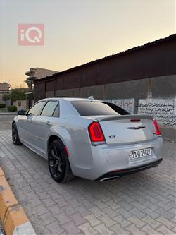 کرایسلەر 300